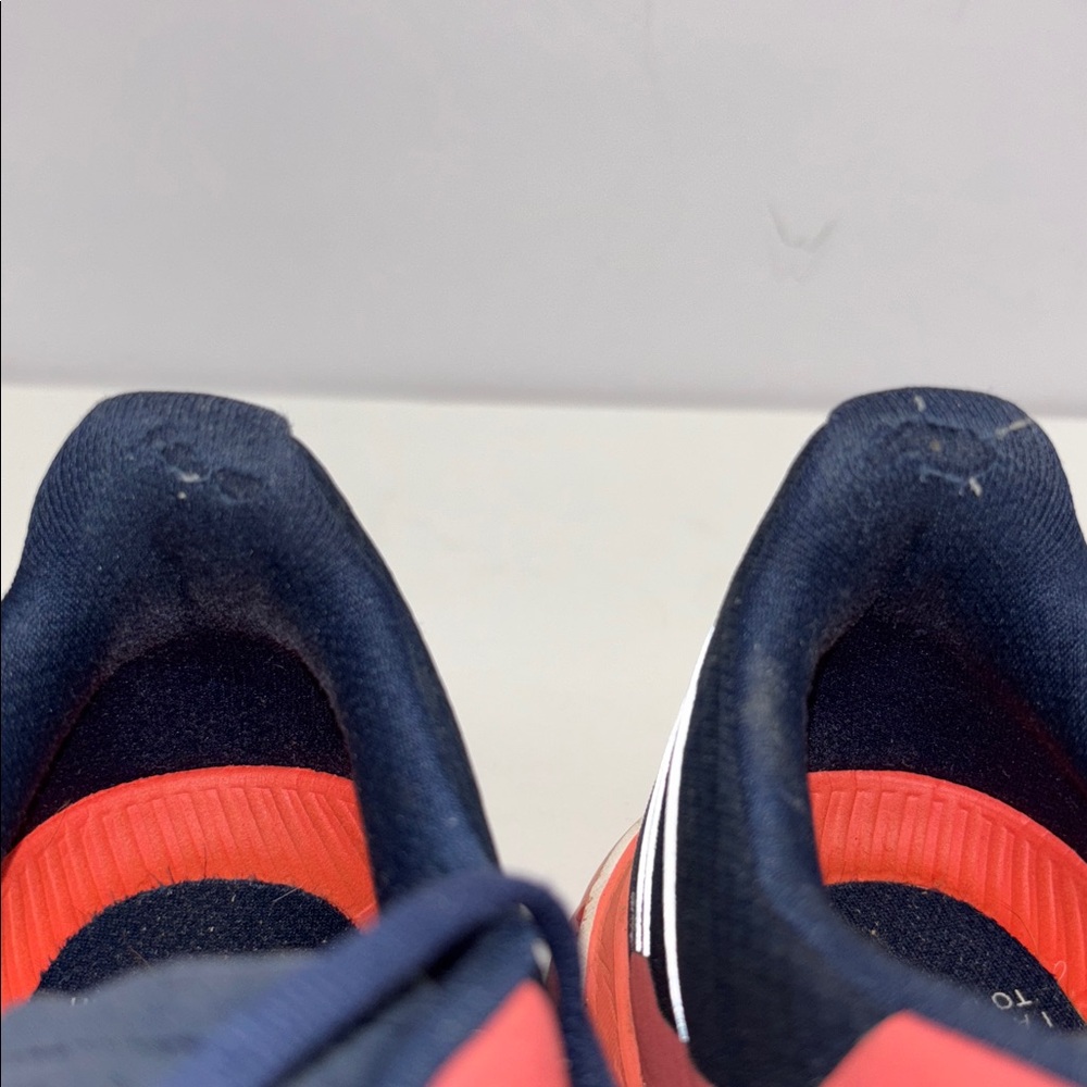 On Clouds Running Athletic Sneakers with Navy Laces SZ 7 women’s, box 34 - Picture 9 of 10